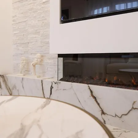 White House Apartment *