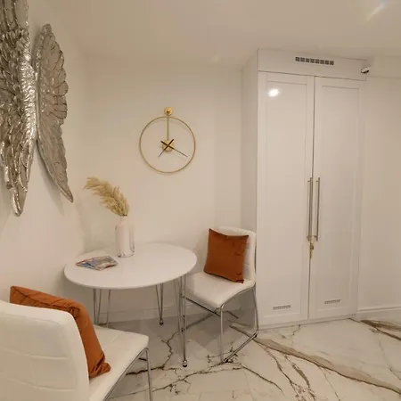 Apartment White House *